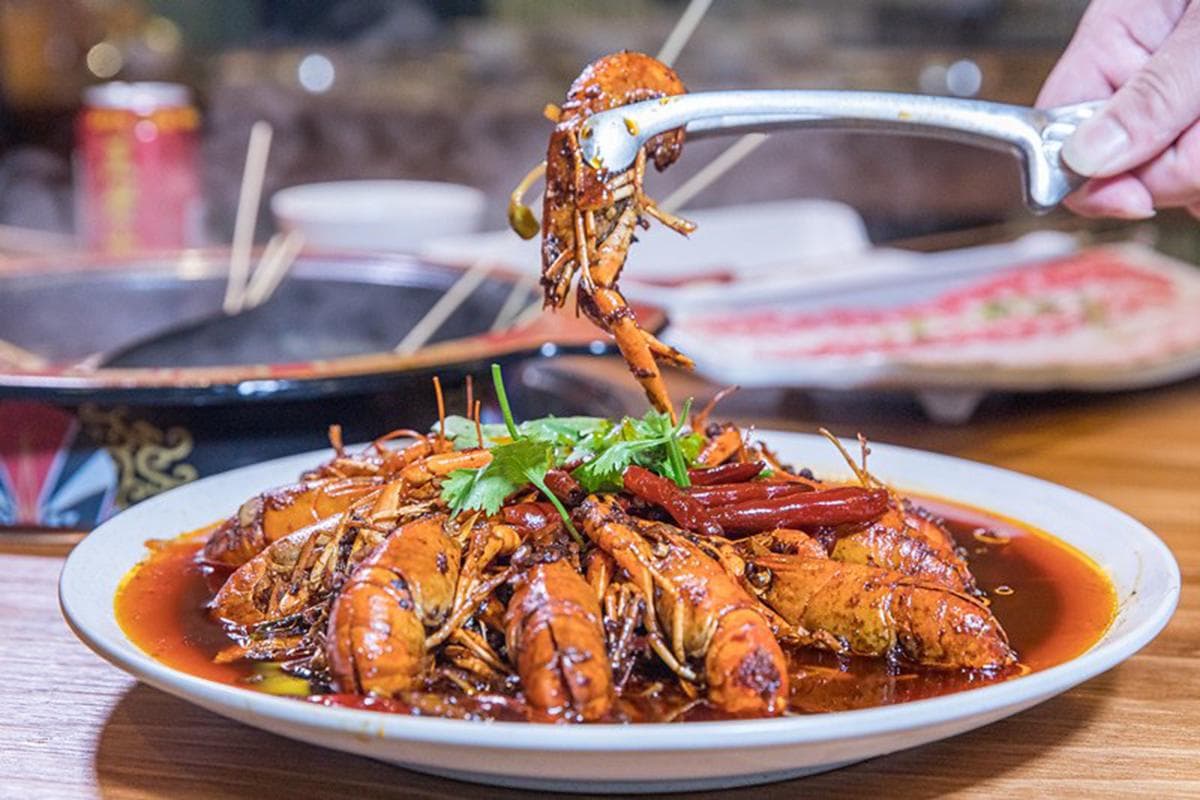嗜辣者快筆記!台北正宗四川串串鍋牛油底料隨你加,必吃爽脆牛板筋、麻辣小龍蝦 嗜辣者快筆記!台北正宗四川串串鍋牛油底料隨你加,必吃爽脆牛板筋、麻辣小龍蝦