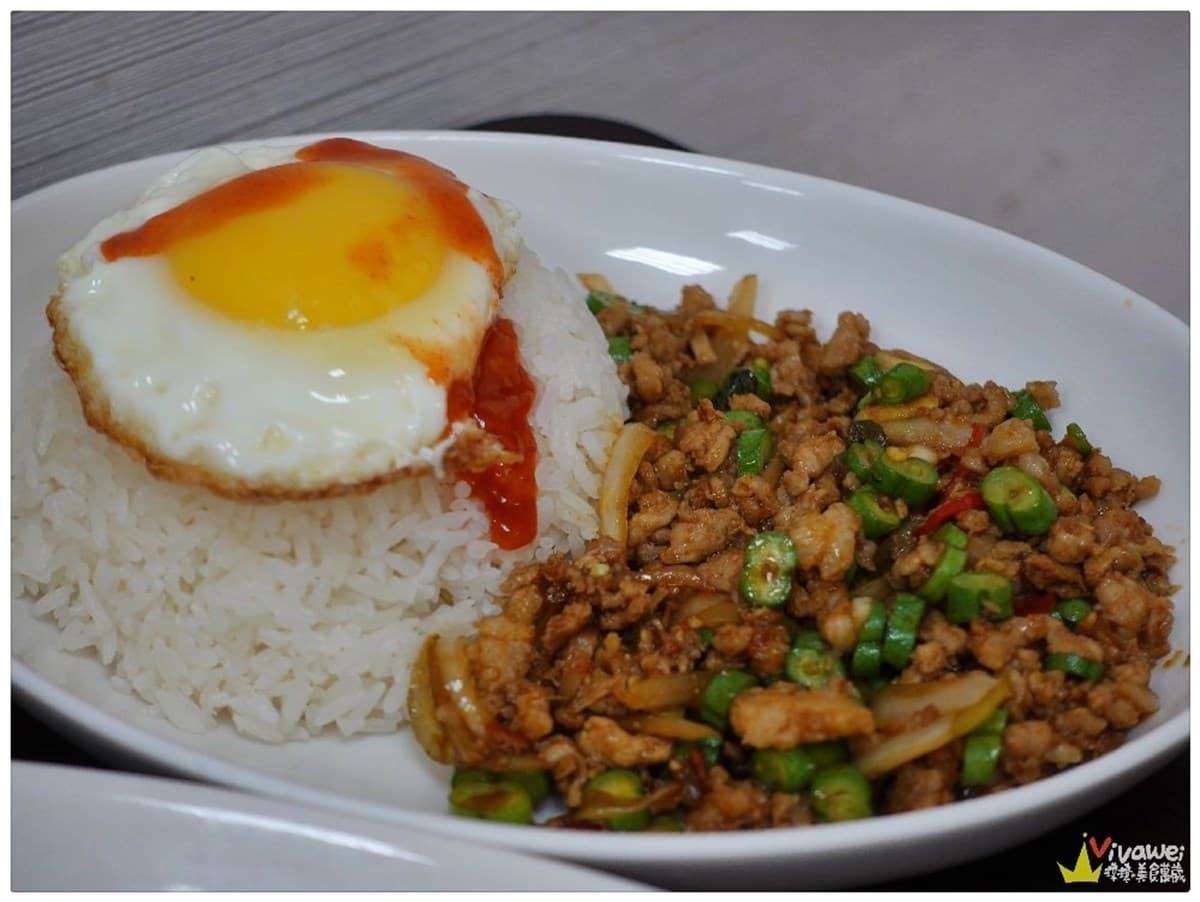 逛新北耶誕城前來吃!府中高CP值泰料必點超厚實蝦餅,打拋豬、冬陰醬炒飯百元有找 逛新北耶誕城前來吃!府中高CP值泰料必點超厚實蝦餅,打拋豬、冬陰醬炒飯百元有找
