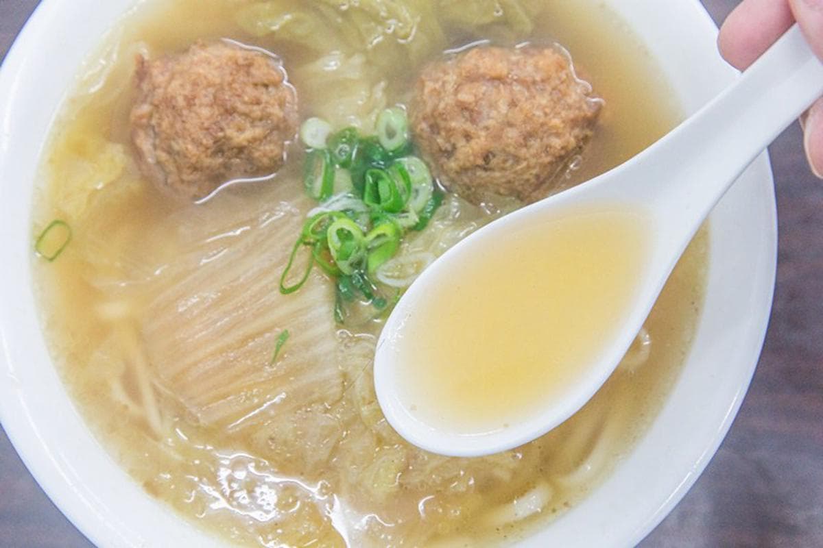 巷仔內的美味!板橋口碑麵店必吃銷魂獅子頭,香甜肉汁搭配清爽湯頭一喝停不下 巷仔內的美味!板橋口碑麵店必吃銷魂獅子頭,香甜肉汁搭配清爽湯頭一喝停不下