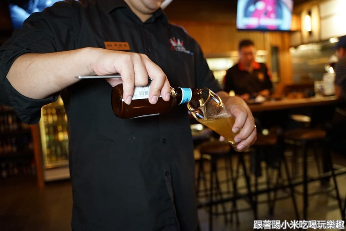 【新開店】酒控快衝!新竹居酒屋喝得到300多種精釀啤酒,必點「稻草燒」鮭魚入口即化 【新開店】酒控快衝!新竹居酒屋喝得到300多種精釀啤酒,必點「稻草燒」鮭魚入口即化