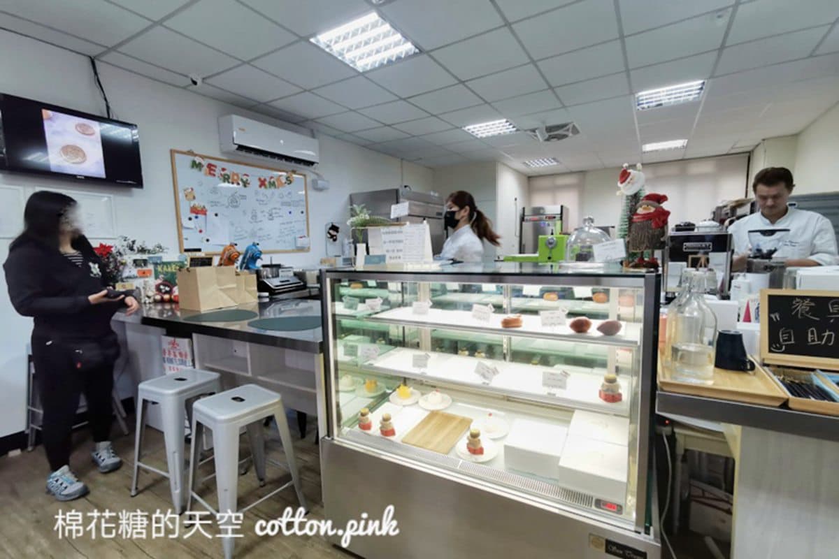 期間限定!台中人氣甜點店打卡必點耶誕造型蛋糕,超萌「胖小狐」一切就爆漿 期間限定!台中人氣甜點店打卡必點耶誕造型蛋糕,超萌「胖小狐」一切就爆漿