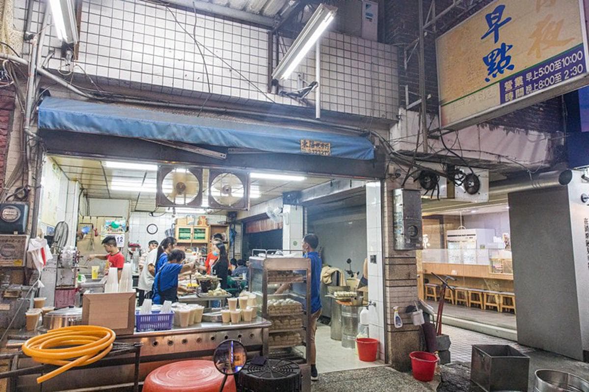 沒吃過不算在地人!東港消夜唯一指定「烤饅頭」是這家,乳瑪琳、煉乳雙重奏超邪惡 沒吃過不算在地人!東港消夜唯一指定「烤饅頭」是這家,乳瑪琳、煉乳雙重奏超邪惡