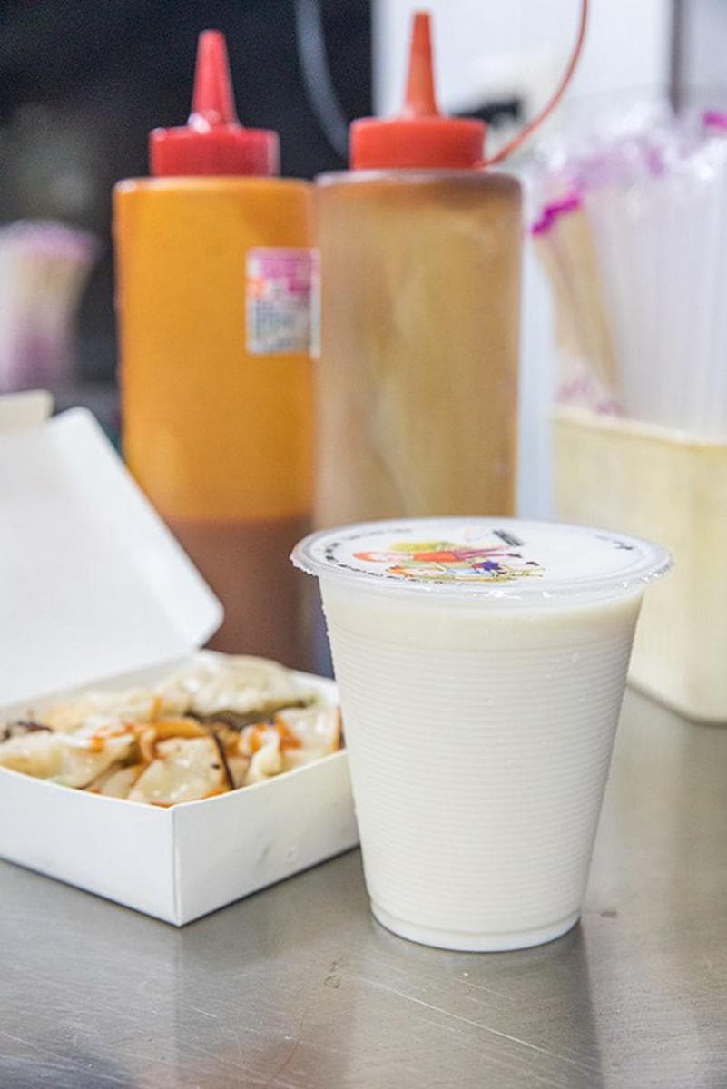 沒吃過不算在地人!東港消夜唯一指定「烤饅頭」是這家,乳瑪琳、煉乳雙重奏超邪惡 沒吃過不算在地人!東港消夜唯一指定「烤饅頭」是這家,乳瑪琳、煉乳雙重奏超邪惡