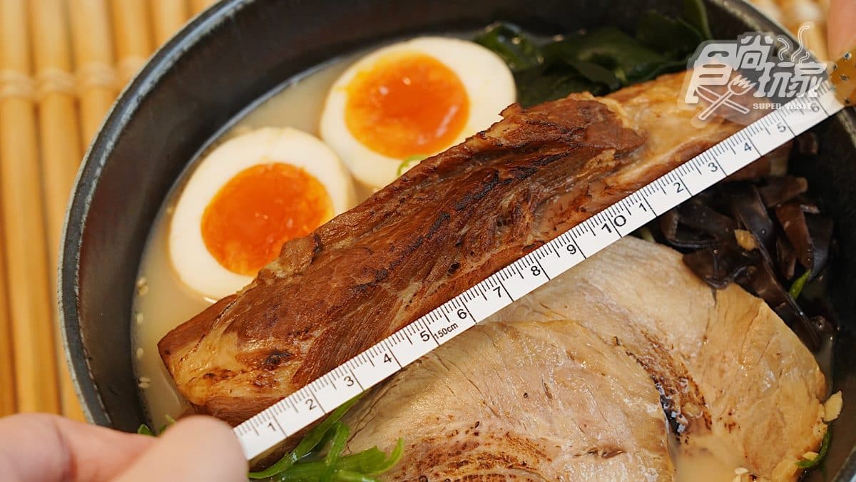 半夜不怕肚子餓!台中人氣深夜食堂「頑者拉麵」,出超狂「叉燒豬肋排拉麵」調理包 半夜不怕肚子餓!台中人氣深夜食堂「頑者拉麵」,出超狂「叉燒豬肋排拉麵」調理包