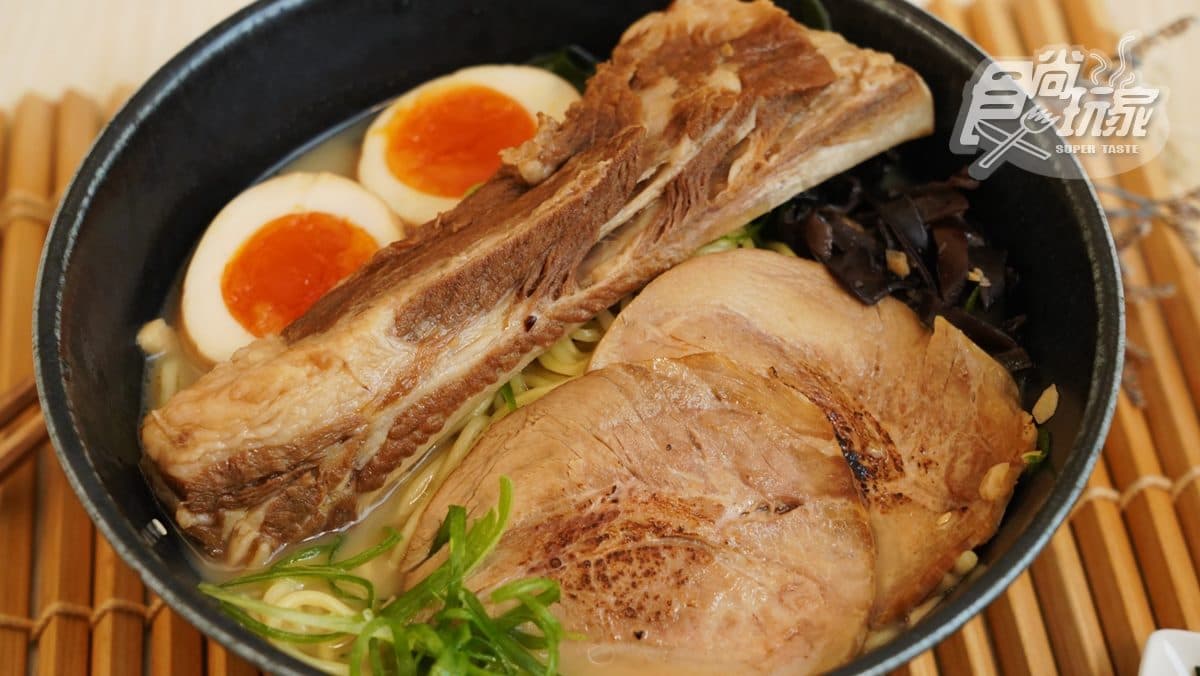 半夜不怕肚子餓!台中人氣深夜食堂「頑者拉麵」,出超狂「叉燒豬肋排拉麵」調理包 半夜不怕肚子餓!台中人氣深夜食堂「頑者拉麵」,出超狂「叉燒豬肋排拉麵」調理包