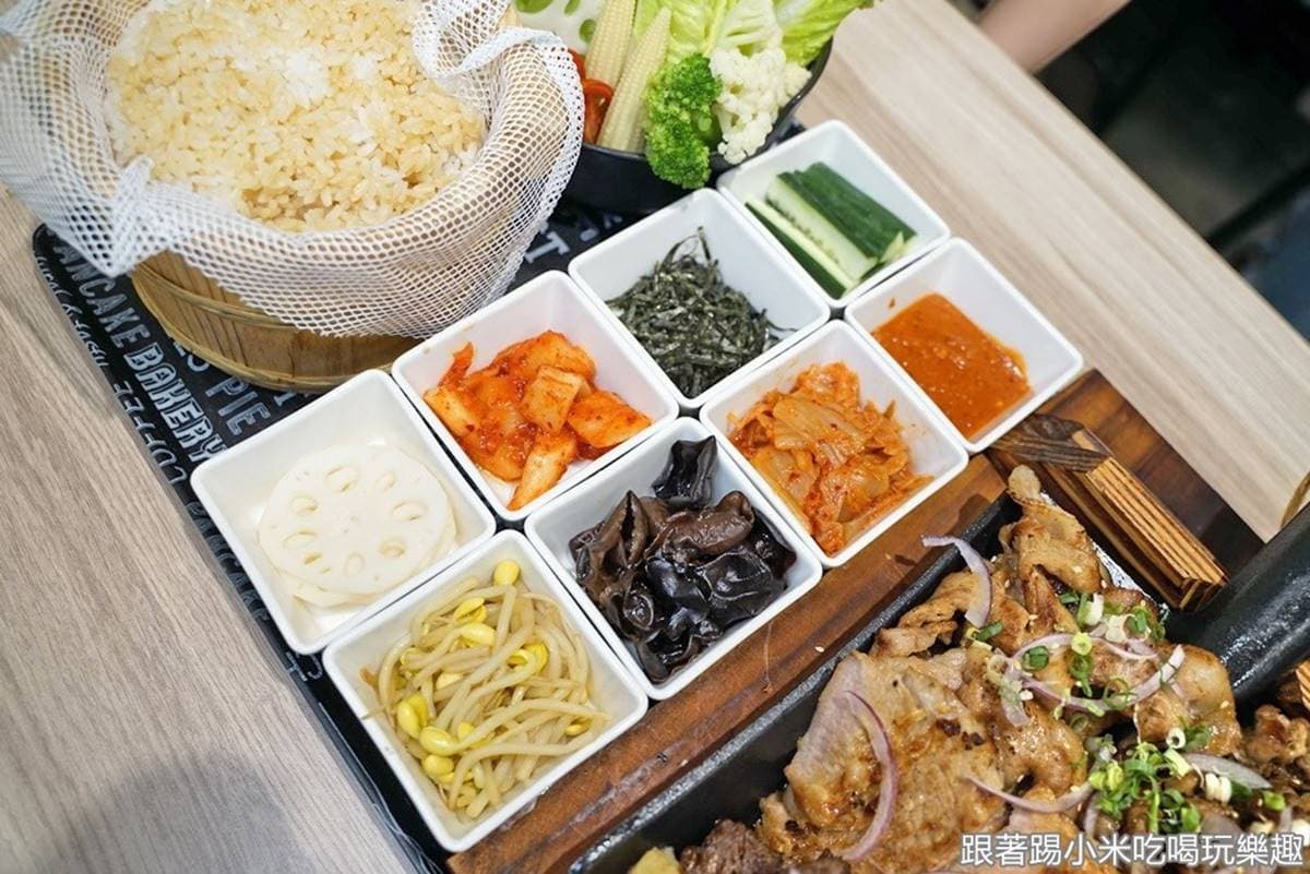 【新開店】全台唯一!新竹邪惡系丼飯用鍋鏟裝肉,4種肉品、8道小菜讓你吃到翻 【新開店】全台唯一!新竹邪惡系丼飯用鍋鏟裝肉,4種肉品、8道小菜讓你吃到翻