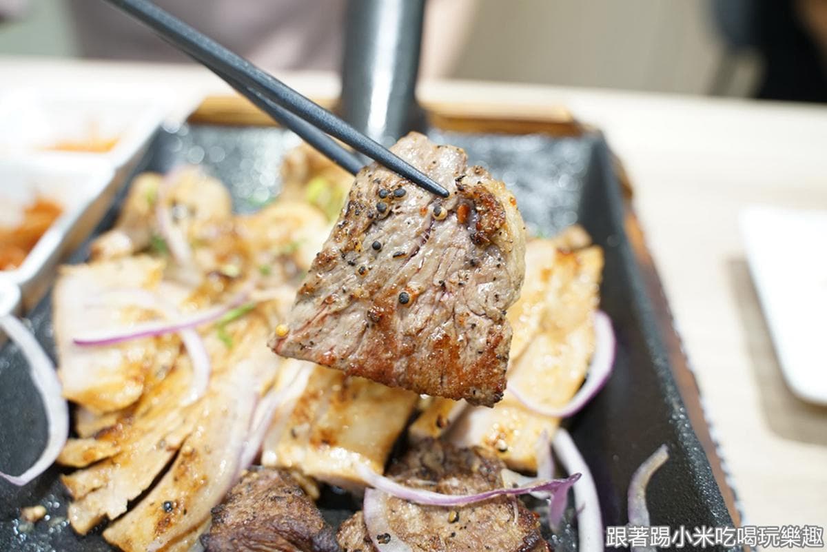 【新開店】全台唯一!新竹邪惡系丼飯用鍋鏟裝肉,4種肉品、8道小菜讓你吃到翻 【新開店】全台唯一!新竹邪惡系丼飯用鍋鏟裝肉,4種肉品、8道小菜讓你吃到翻