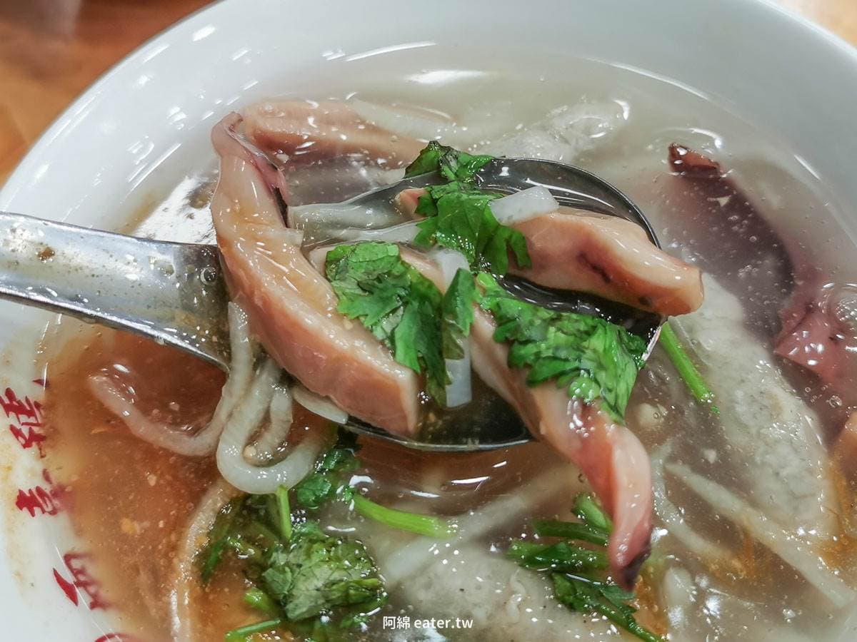 在地人從小吃到大!龍山寺7家50年起跳古早味:百年魷魚羹、天王也愛油粿 在地人從小吃到大!龍山寺7家50年起跳古早味:百年魷魚羹、天王也愛油粿