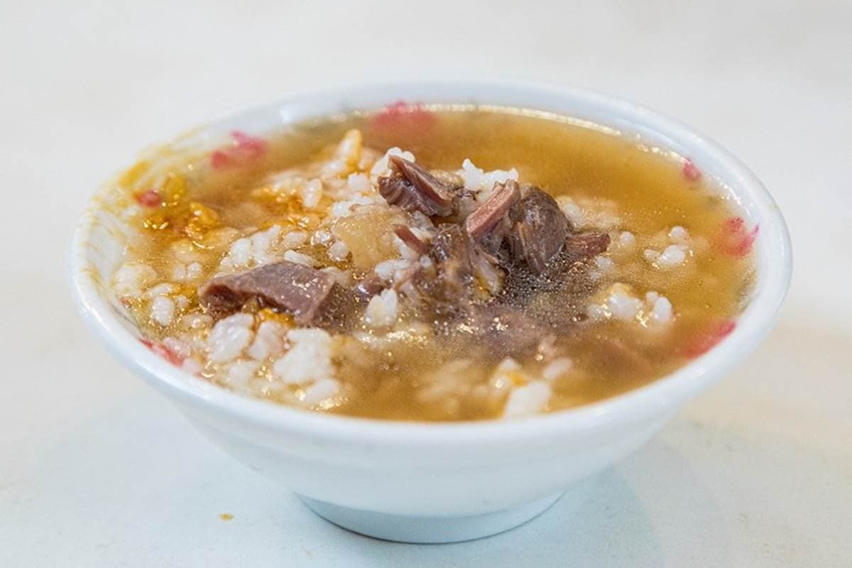 飄香一甲子!萬華老字號當歸豬腳連瘦肉都入口即化,隱藏版「豬腳三吃」內行才知道 飄香一甲子!萬華老字號當歸豬腳連瘦肉都入口即化,隱藏版「豬腳三吃」內行才知道