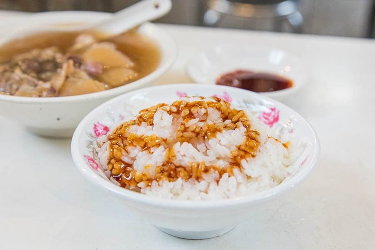飄香一甲子!萬華老字號當歸豬腳連瘦肉都入口即化,隱藏版「豬腳三吃」內行才知道 飄香一甲子!萬華老字號當歸豬腳連瘦肉都入口即化,隱藏版「豬腳三吃」內行才知道