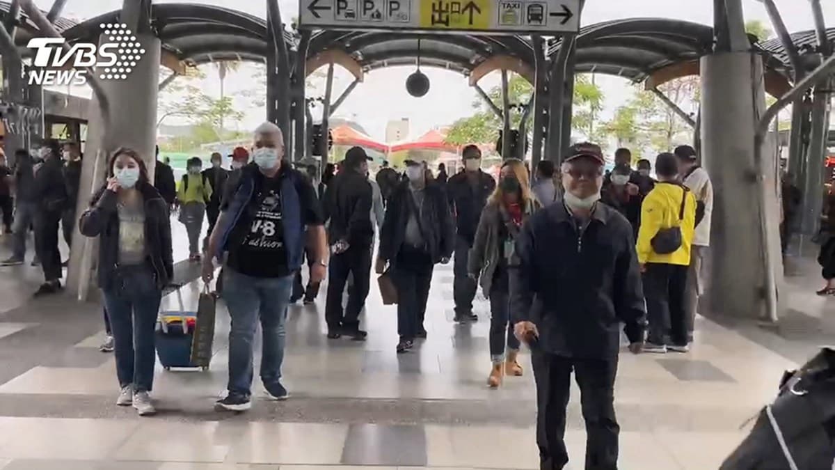 TVBS 42台獨家直播!阿妹台東跨年九點半開唱,籲到場歌迷全程戴好口罩 TVBS 42台獨家直播!阿妹台東跨年九點半開唱,籲到場歌迷全程戴好口罩