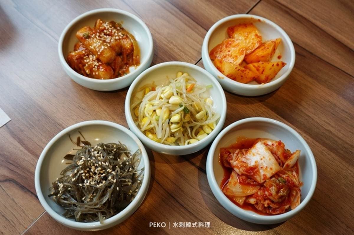 免飛韓國台北也吃得到!道地「馬鈴薯排骨湯」輕輕一掰骨肉分離,還有5種小菜無限點 免飛韓國台北也吃得到!道地「馬鈴薯排骨湯」輕輕一掰骨肉分離,還有5種小菜無限點