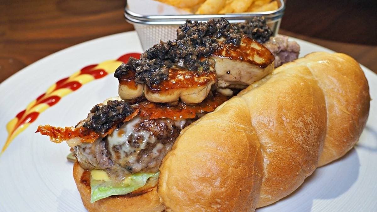 私廚料理只要800元!天母異國餐廳必點邪惡「鴨肝松露牛肉堡」,龍蝦泡飯蝦味爆表 私廚料理只要800元!天母異國餐廳必點邪惡「鴨肝松露牛肉堡」,龍蝦泡飯蝦味爆表