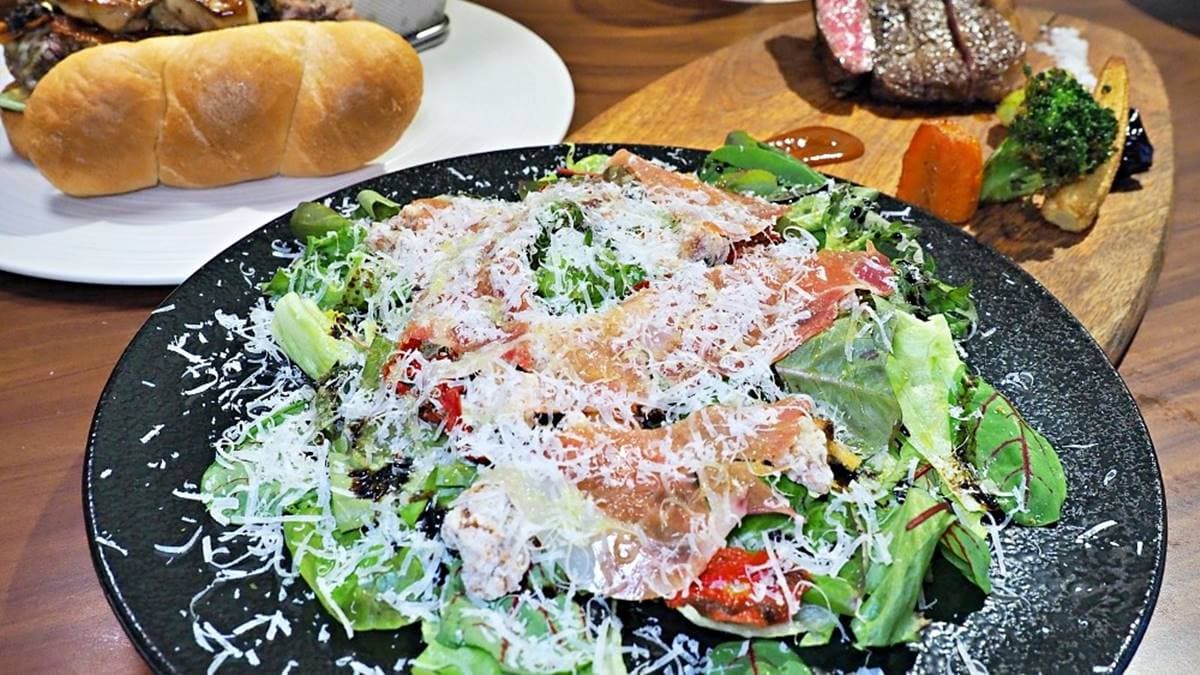 私廚料理只要800元!天母異國餐廳必點邪惡「鴨肝松露牛肉堡」,龍蝦泡飯蝦味爆表 私廚料理只要800元!天母異國餐廳必點邪惡「鴨肝松露牛肉堡」,龍蝦泡飯蝦味爆表