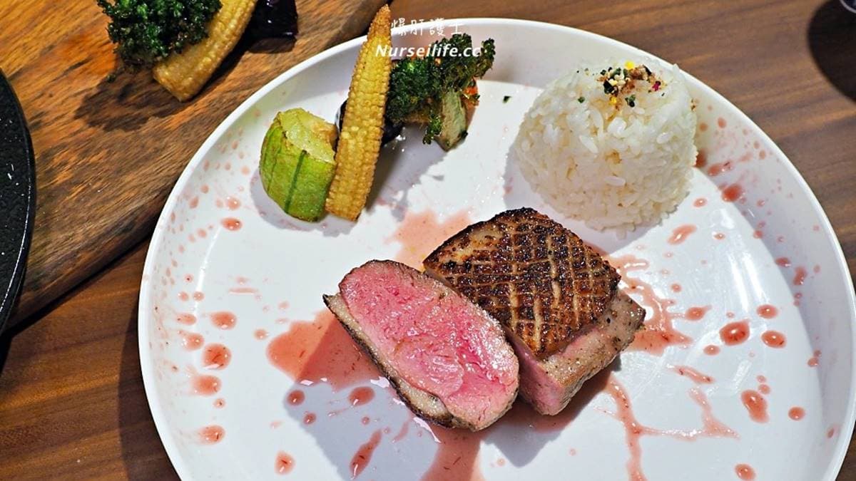 私廚料理只要800元!天母異國餐廳必點邪惡「鴨肝松露牛肉堡」,龍蝦泡飯蝦味爆表 私廚料理只要800元!天母異國餐廳必點邪惡「鴨肝松露牛肉堡」,龍蝦泡飯蝦味爆表