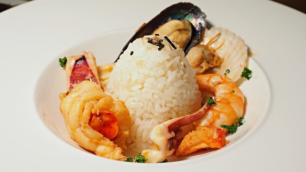 私廚料理只要800元!天母異國餐廳必點邪惡「鴨肝松露牛肉堡」,龍蝦泡飯蝦味爆表 私廚料理只要800元!天母異國餐廳必點邪惡「鴨肝松露牛肉堡」,龍蝦泡飯蝦味爆表