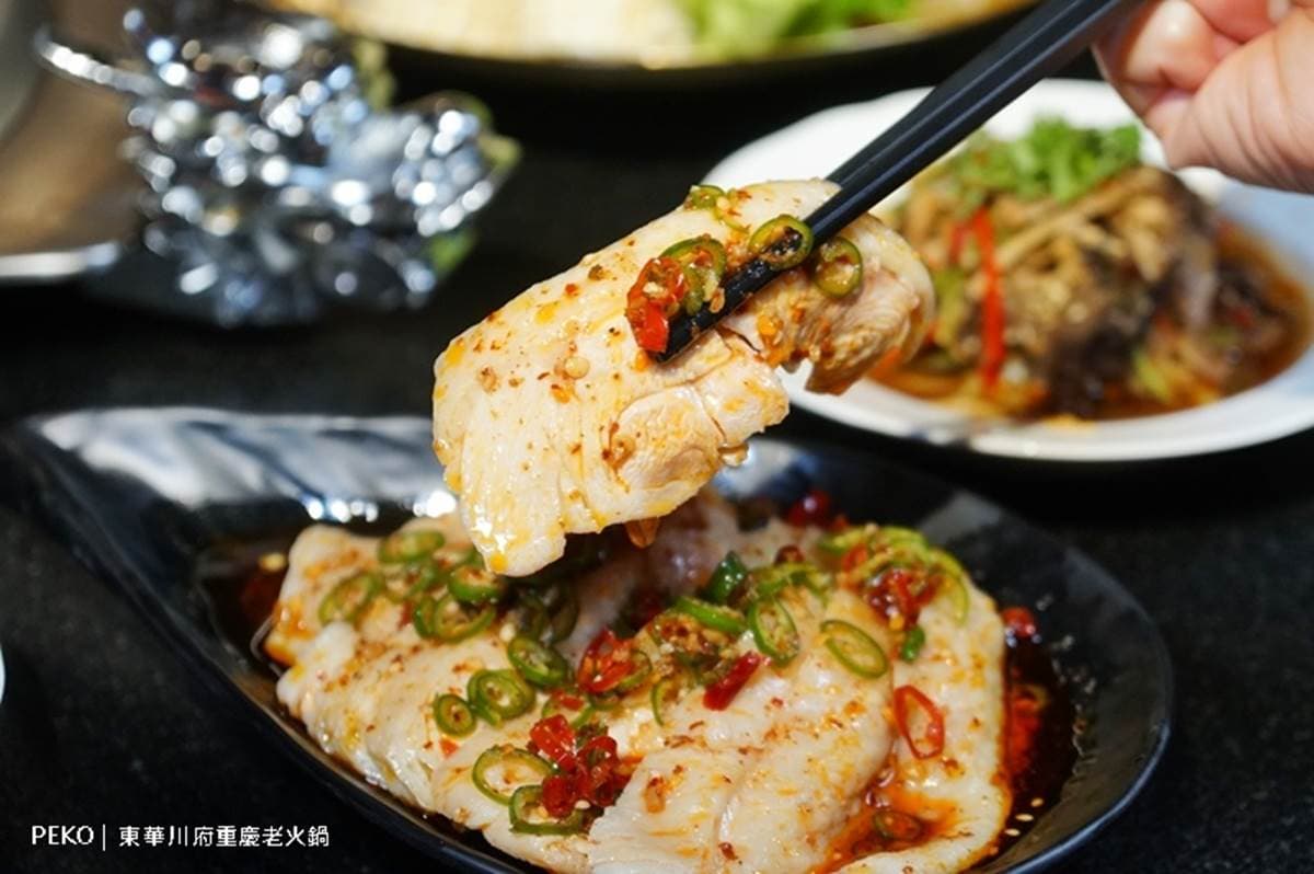 稀有道地川味!九宮格麻辣鍋涮霸氣肉山、海鮮龍船,還能變裝龍鳳袍美拍 稀有道地川味!九宮格麻辣鍋涮霸氣肉山、海鮮龍船,還能變裝龍鳳袍美拍