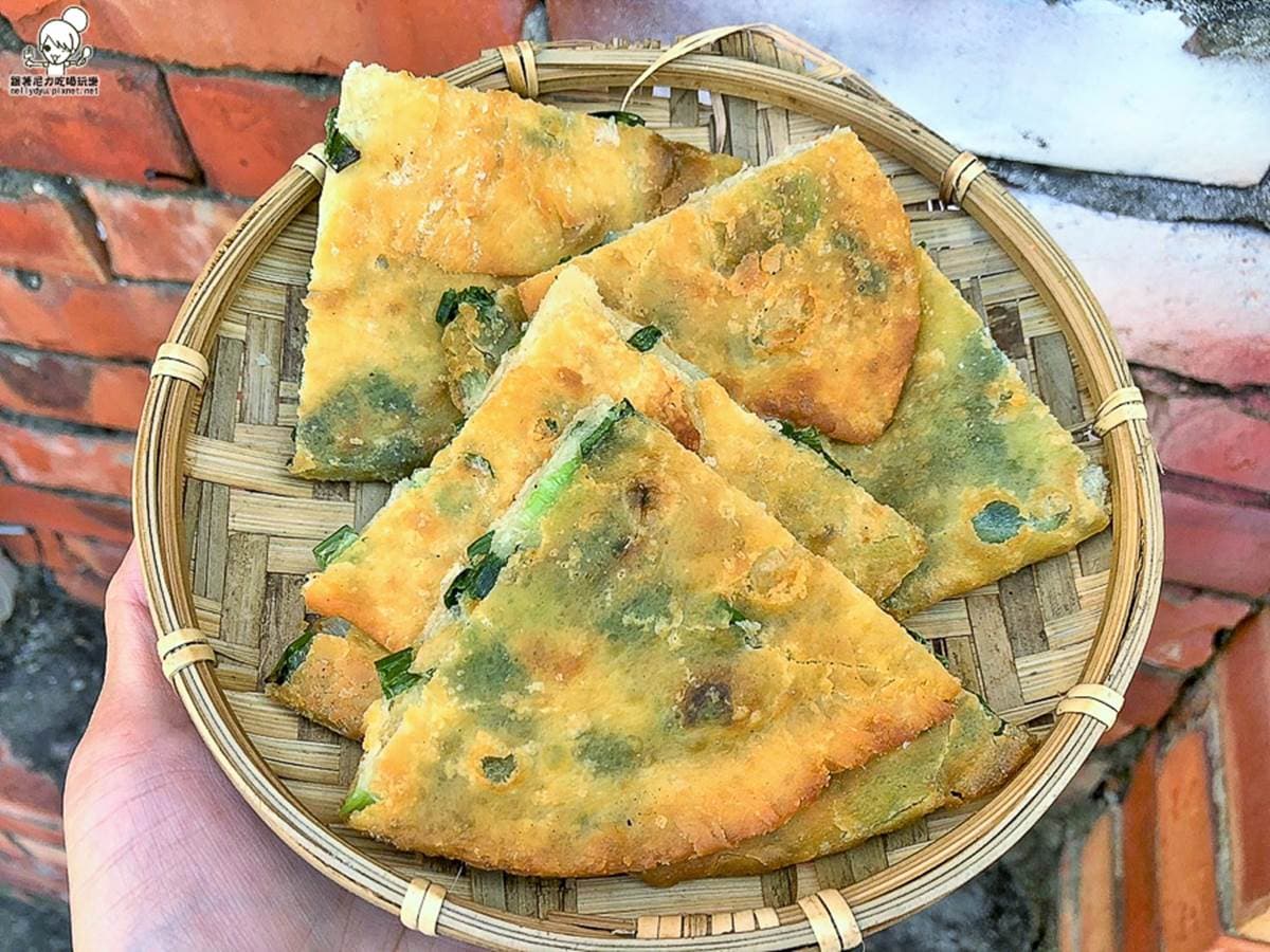 高雄人下午茶愛這味!現做「金牌蔥油餅」滿滿蔥花餡,外酥內香超唰嘴 高雄人下午茶愛這味!現做「金牌蔥油餅」滿滿蔥花餡,外酥內香超唰嘴
