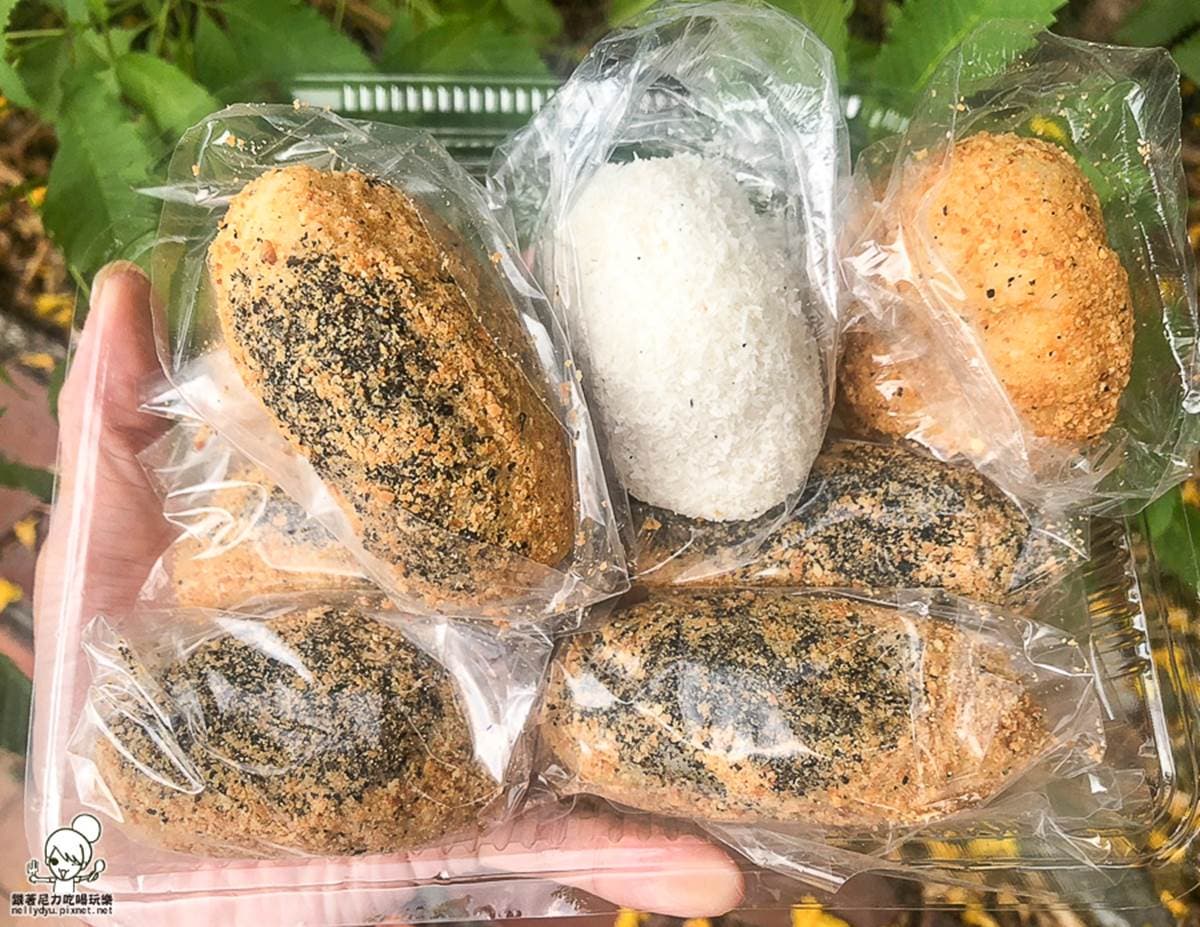 一顆只要13元!高雄古早味手工麻糬Q軟爆餡,綜合版一口吃到3種料 一顆只要13元!高雄古早味手工麻糬Q軟爆餡,綜合版一口吃到3種料