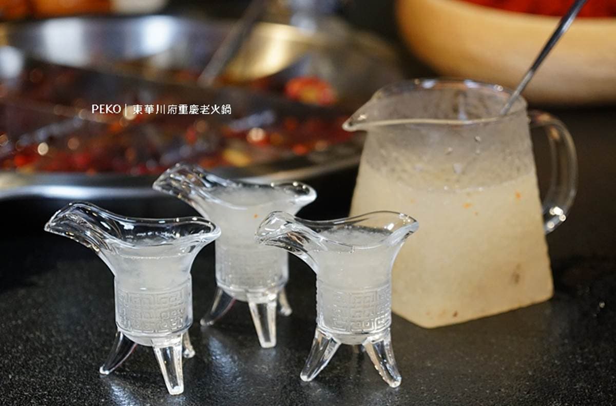稀有道地川味!九宮格麻辣鍋涮霸氣肉山、海鮮龍船,還能變裝龍鳳袍美拍 稀有道地川味!九宮格麻辣鍋涮霸氣肉山、海鮮龍船,還能變裝龍鳳袍美拍