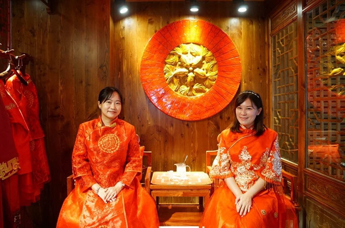 稀有道地川味!九宮格麻辣鍋涮霸氣肉山、海鮮龍船,還能變裝龍鳳袍美拍 稀有道地川味!九宮格麻辣鍋涮霸氣肉山、海鮮龍船,還能變裝龍鳳袍美拍
