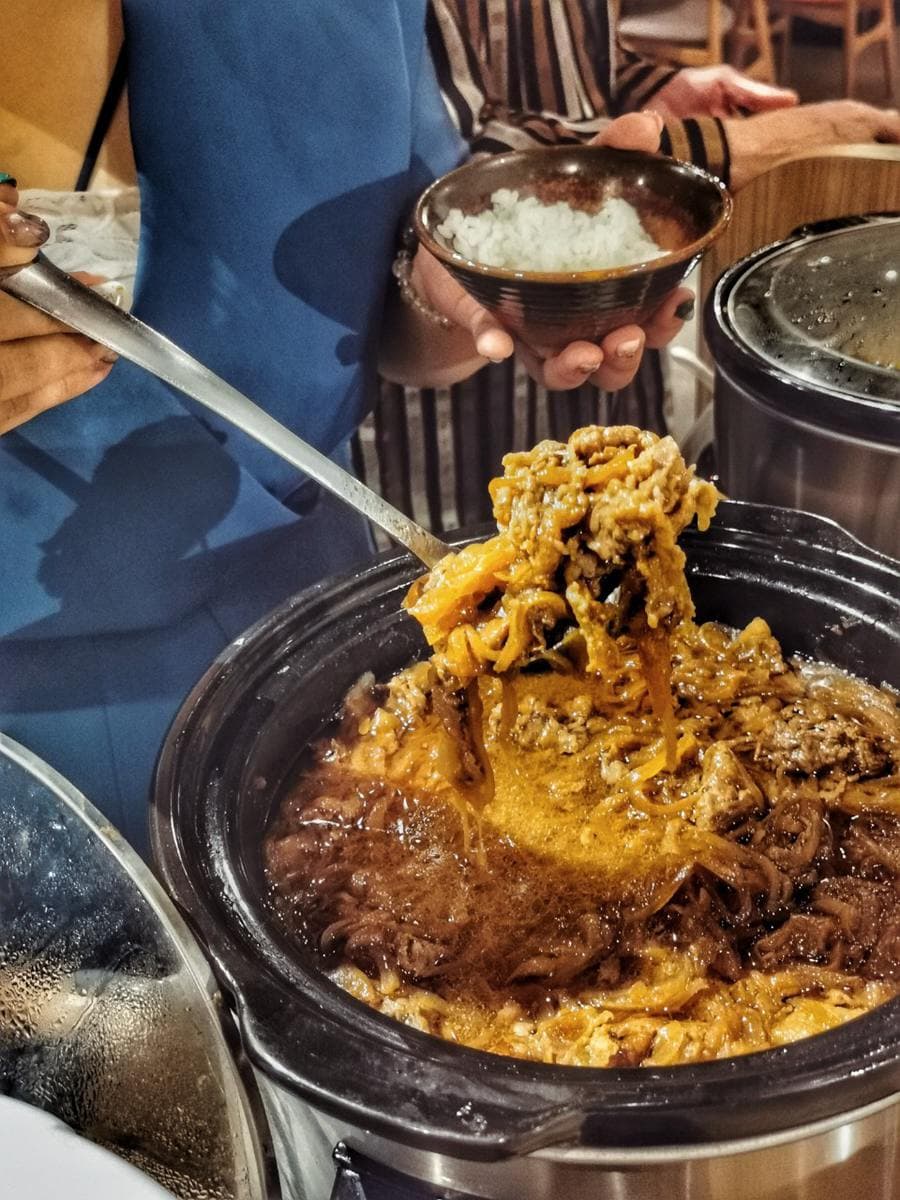 快衝中壢!「聚」火鍋自助吧吃到飽只要268元,肉控必點1公斤霸氣雪花牛瀑布 快衝中壢!「聚」火鍋自助吧吃到飽只要268元,肉控必點1公斤霸氣雪花牛瀑布