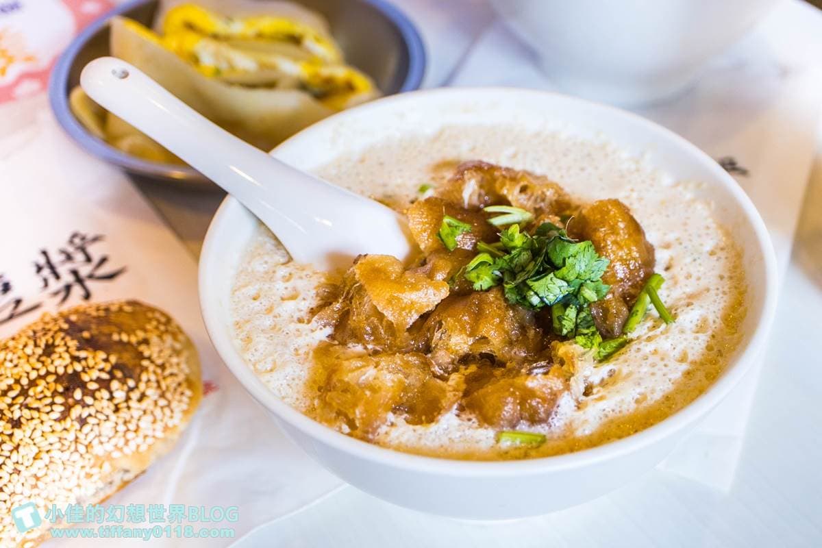 凌晨5點半就排隊!台北超夯早餐必點這7樣:豆腐花鹹豆漿、厚燒餅夾蛋、焦糖甜餅 凌晨5點半就排隊!台北超夯早餐必點這7樣:豆腐花鹹豆漿、厚燒餅夾蛋、焦糖甜餅