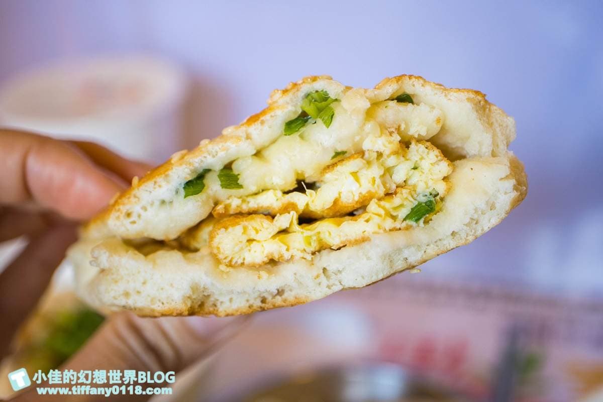 凌晨5點半就排隊!台北超夯早餐必點這7樣:豆腐花鹹豆漿、厚燒餅夾蛋、焦糖甜餅 凌晨5點半就排隊!台北超夯早餐必點這7樣:豆腐花鹹豆漿、厚燒餅夾蛋、焦糖甜餅