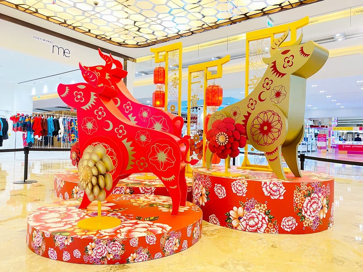 走春新景點!台南百貨打造新年「彩繪燈海」「造型春牛」,加碼擲筊拿5000禮券 走春新景點!台南百貨打造新年「彩繪燈海」「造型春牛」,加碼擲筊拿5000禮券