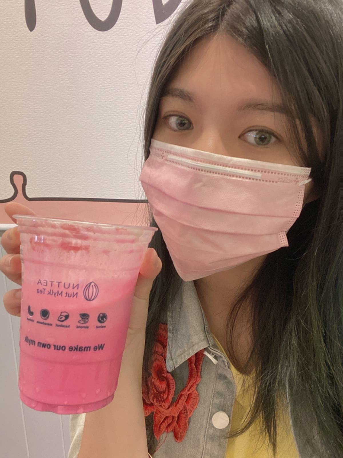 用鏟子喝手搖!伯爵巧克力堅果奶吃得到顆粒,再打卡繽紛火龍果 用鏟子喝手搖!伯爵巧克力堅果奶吃得到顆粒,再打卡繽紛火龍果