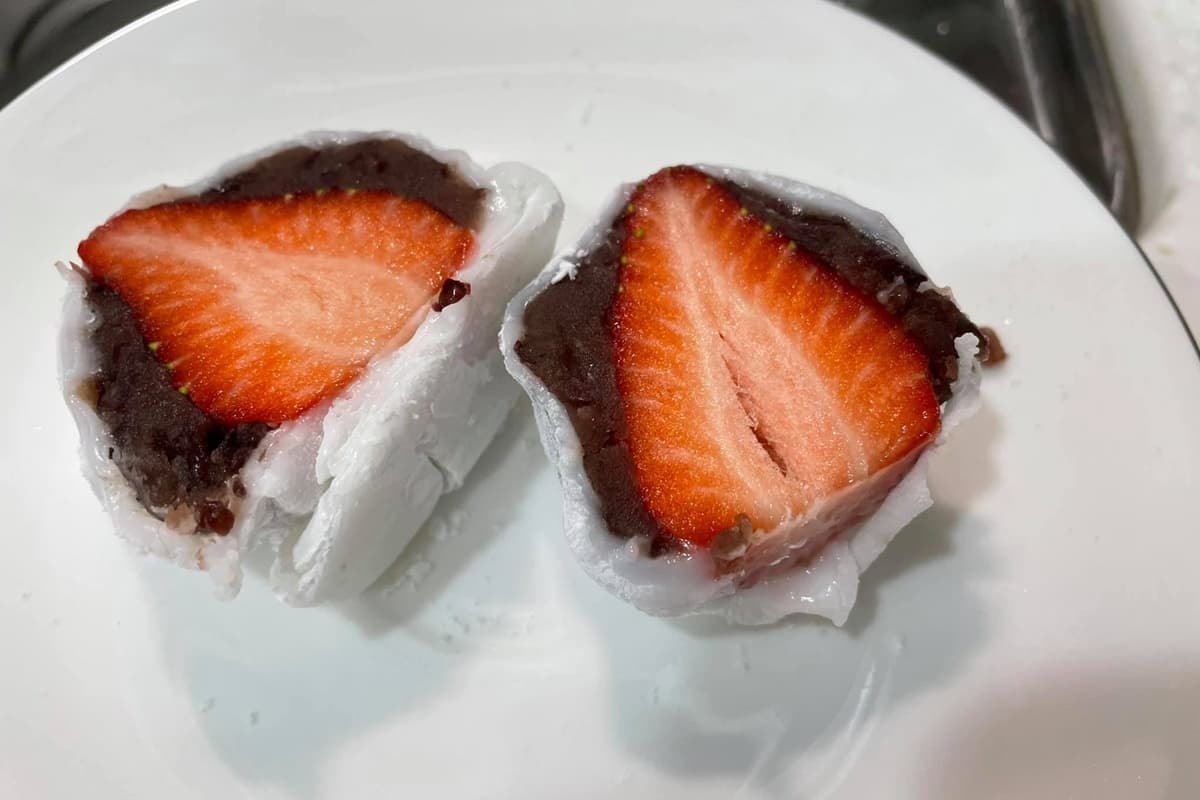 草莓控吃好吃滿!好市多「草莓大福」強勢回歸,Q彈麻糬+整顆草莓超欠吃 草莓控吃好吃滿!好市多「草莓大福」強勢回歸,Q彈麻糬+整顆草莓超欠吃