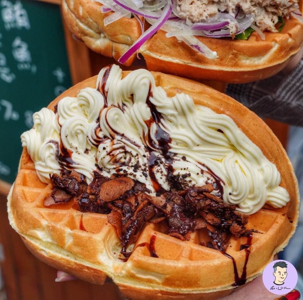 餡料多到爆出來!台南巨無霸鬆餅必點芋泥、起司蛋沙拉,每天還有創新口味 餡料多到爆出來!台南巨無霸鬆餅必點芋泥、起司蛋沙拉,每天還有創新口味