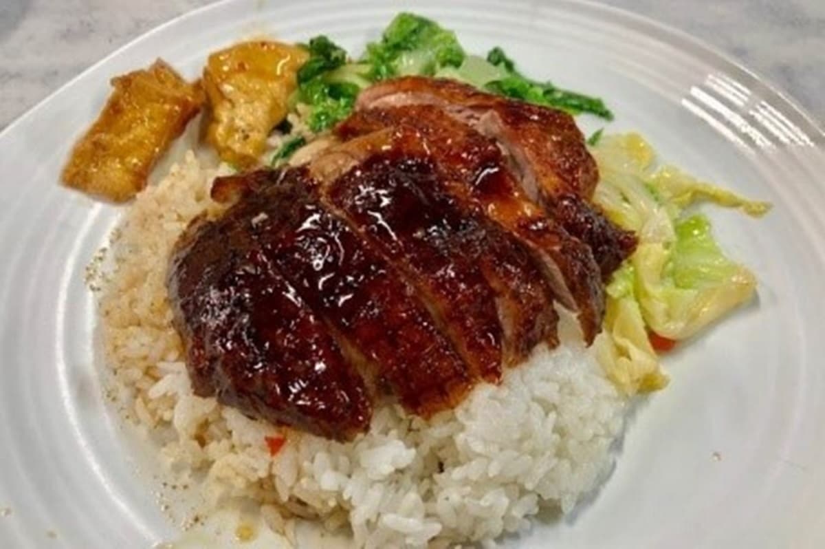老饕激推勝過米其林!道地燒臘外皮才是精華,人氣鵝腿飯晚來吃不到 老饕激推勝過米其林!道地燒臘外皮才是精華,人氣鵝腿飯晚來吃不到