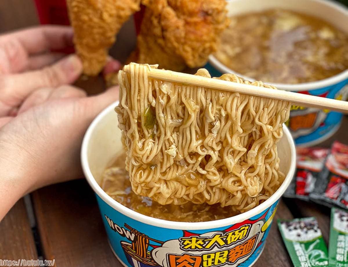 南部才吃得到!丹丹漢堡「來大碗肉跟麵」套餐百元有找,肉羹麵+炸雞腿+飲料超滿足 南部才吃得到!丹丹漢堡「來大碗肉跟麵」套餐百元有找,肉羹麵+炸雞腿+飲料超滿足
