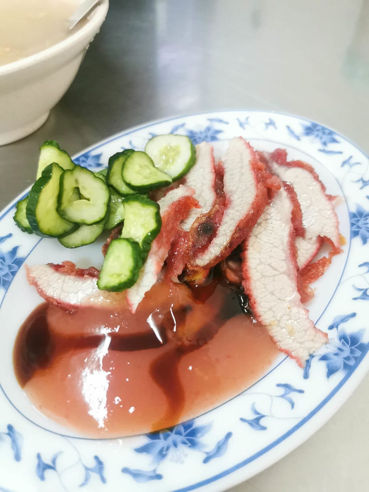 迪化街神級小吃!傳承百年超厚實雞捲包2塊肉條,不到中午就賣光 迪化街神級小吃!傳承百年超厚實雞捲包2塊肉條,不到中午就賣光
