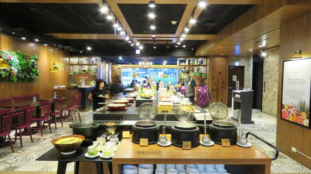 整棟都是網美牆!高雄評選第一旅店有黃金彩墨大廳、花卉房可美拍,還有免費自助洗衣 整棟都是網美牆!高雄評選第一旅店有黃金彩墨大廳、花卉房可美拍,還有免費自助洗衣