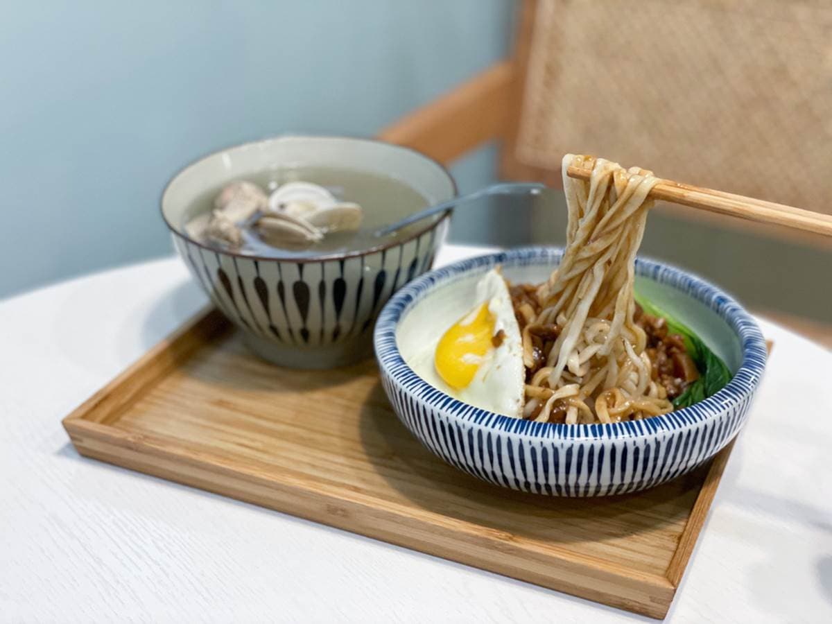 新竹美拍麵店!傳承阿嬤古早味「豆拌麵」香濃唰嘴,配蒜頭胡椒雞湯超合拍 新竹美拍麵店!傳承阿嬤古早味「豆拌麵」香濃唰嘴,配蒜頭胡椒雞湯超合拍