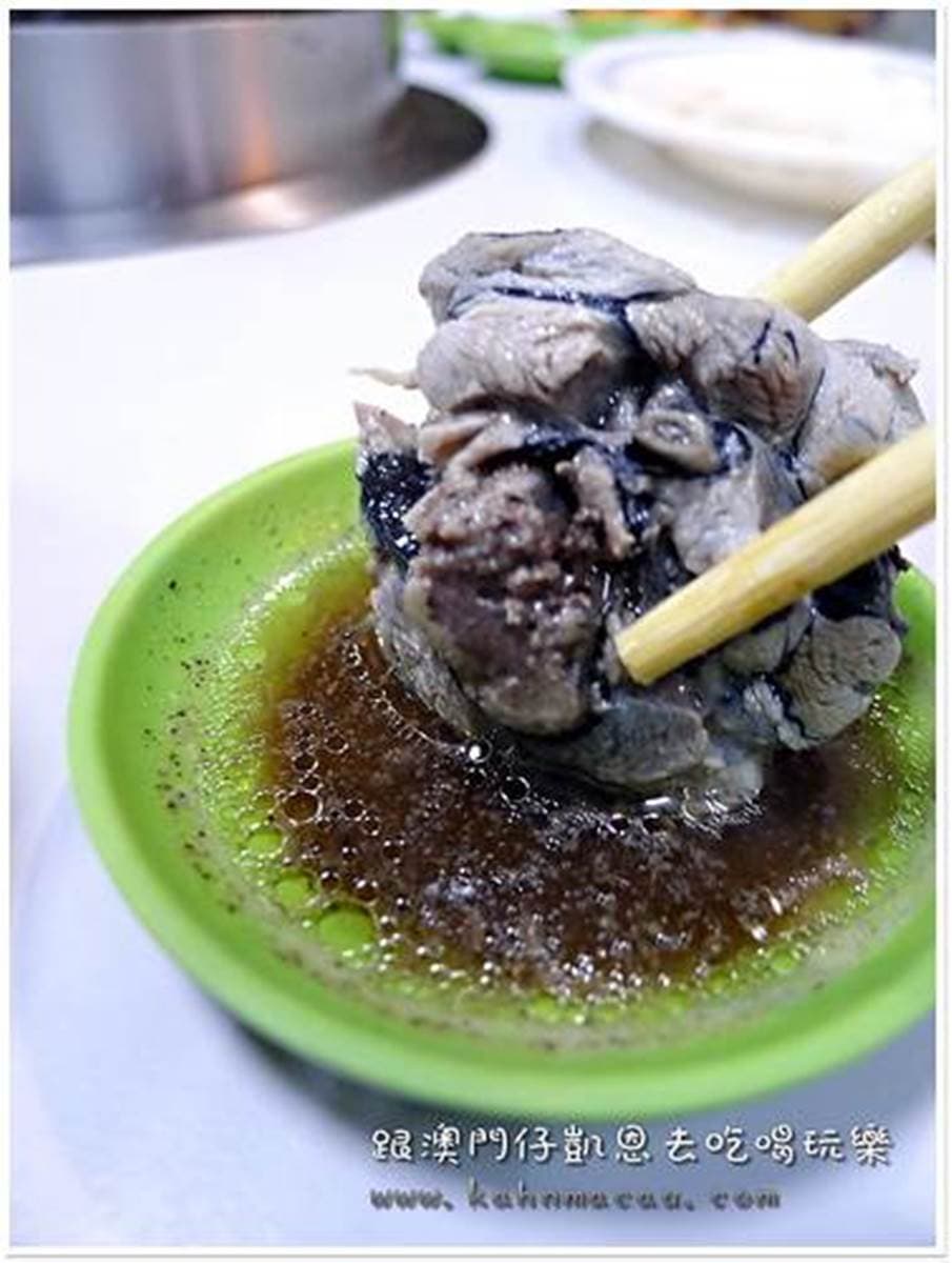 台中超人氣消夜!烏骨雞料理有10多種口味,先嘗陳年菜脯、九尾雞湯 台中超人氣消夜!烏骨雞料理有10多種口味,先嘗陳年菜脯、九尾雞湯