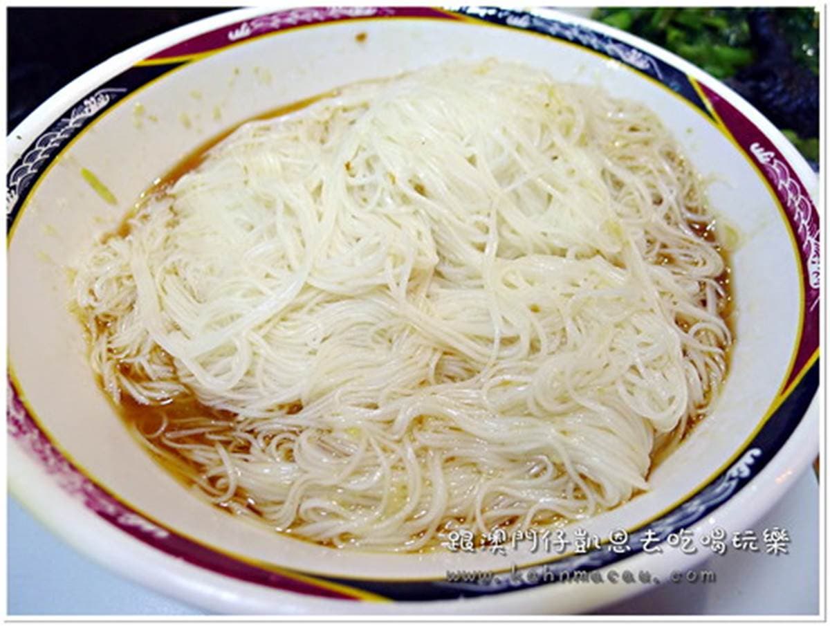 台中超人氣消夜!烏骨雞料理有10多種口味,先嘗陳年菜脯、九尾雞湯 台中超人氣消夜!烏骨雞料理有10多種口味,先嘗陳年菜脯、九尾雞湯