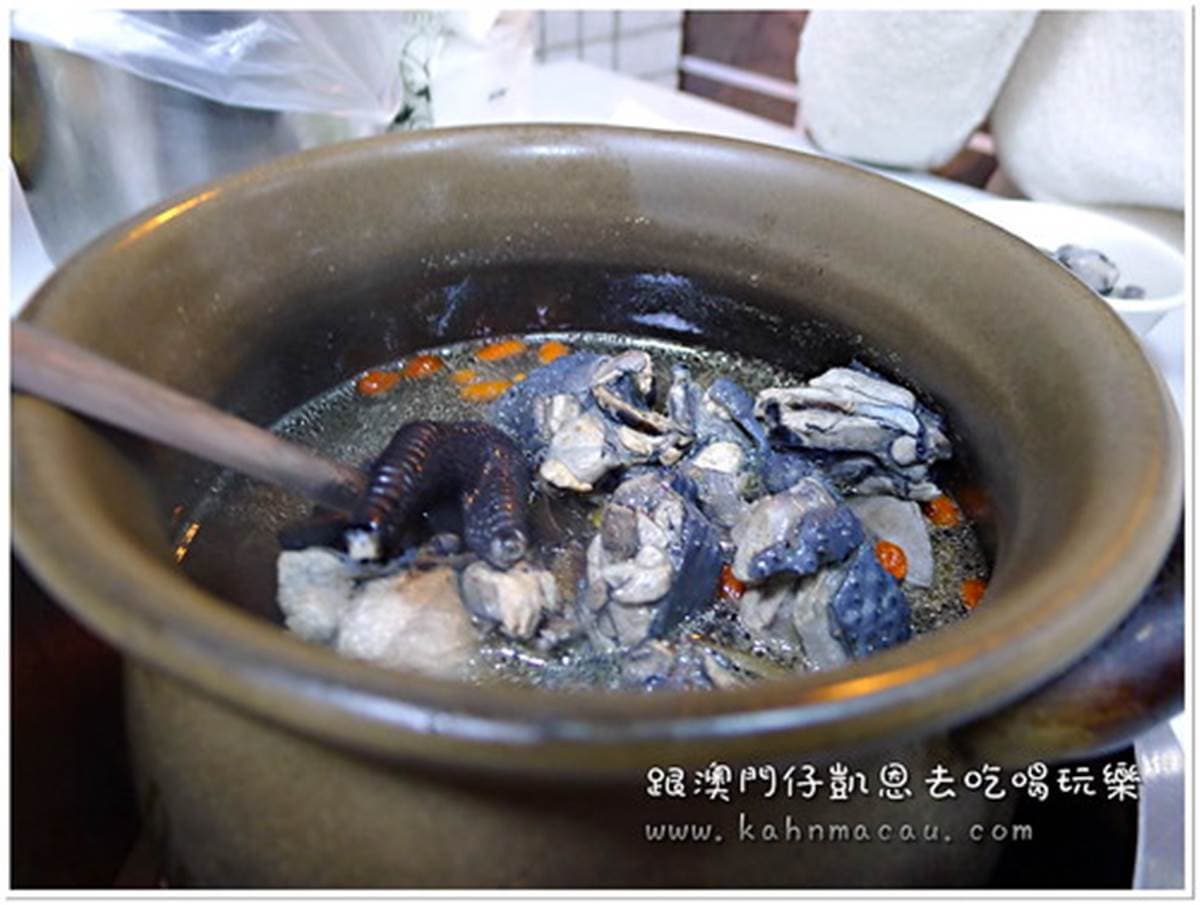 台中超人氣消夜!烏骨雞料理有10多種口味,先嘗陳年菜脯、九尾雞湯 台中超人氣消夜!烏骨雞料理有10多種口味,先嘗陳年菜脯、九尾雞湯