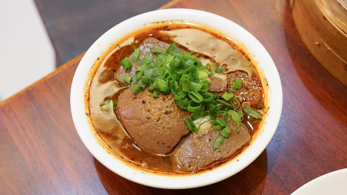 超佛心!新竹道地北方麵食館內用豆花吃到飽,必點滿滿牛腱肉捲餅、Q彈麻辣鴨血 超佛心!新竹道地北方麵食館內用豆花吃到飽,必點滿滿牛腱肉捲餅、Q彈麻辣鴨血
