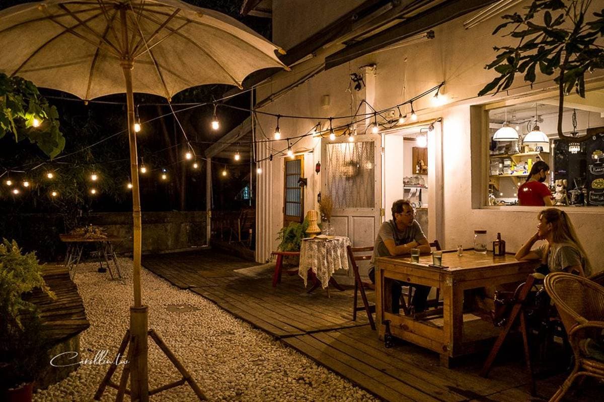 網美快朝聖!暴紅餐酒館必拍浪漫「戶外露臺」,明太子燉飯吃得到整隻「軟殼蟹」 網美快朝聖!暴紅餐酒館必拍浪漫「戶外露臺」,明太子燉飯吃得到整隻「軟殼蟹」