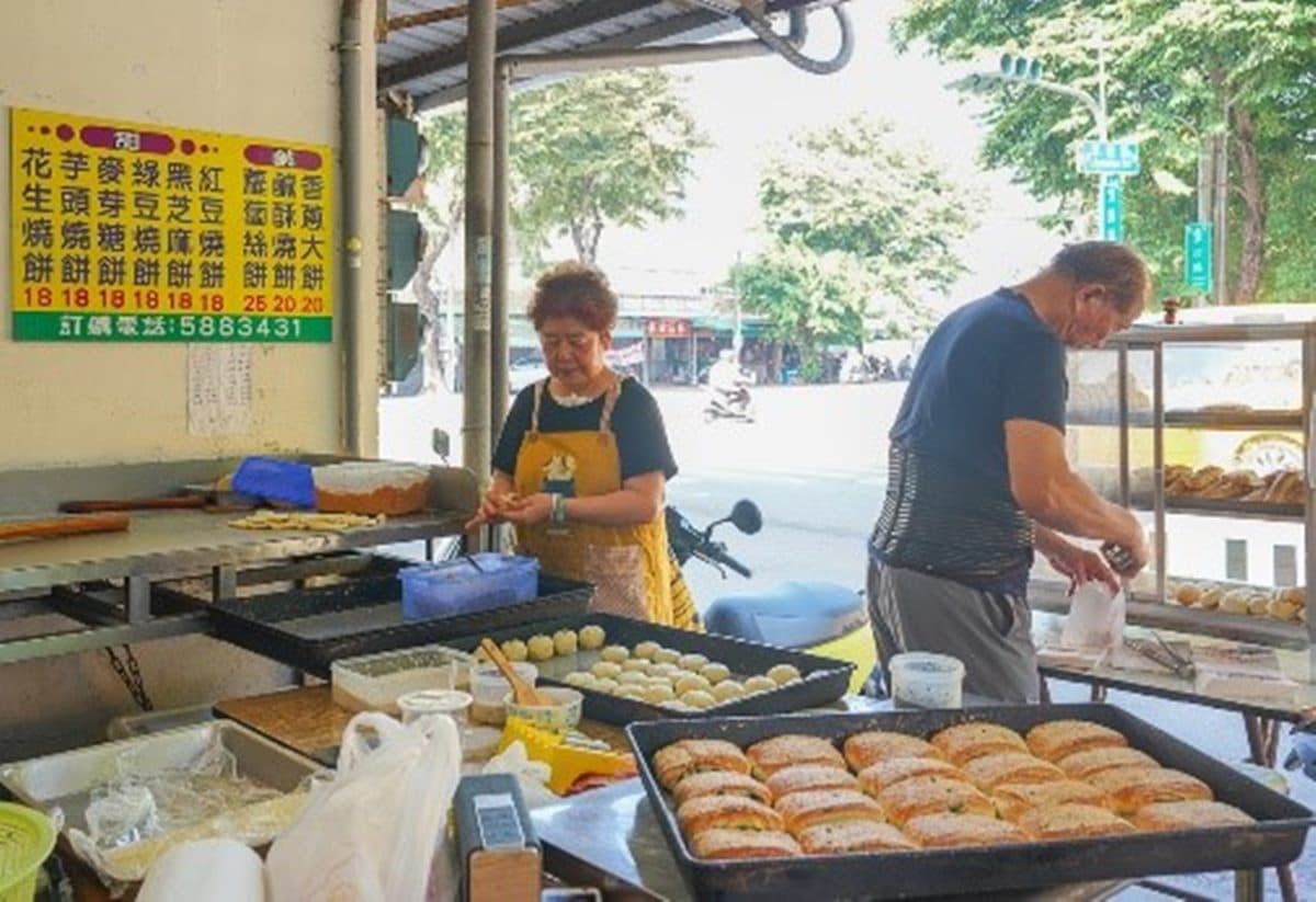 只要20元!左營眷村老字號燒餅吃得到爆料香蔥,一咬老麵甜味愈嚼愈香 只要20元!左營眷村老字號燒餅吃得到爆料香蔥,一咬老麵甜味愈嚼愈香