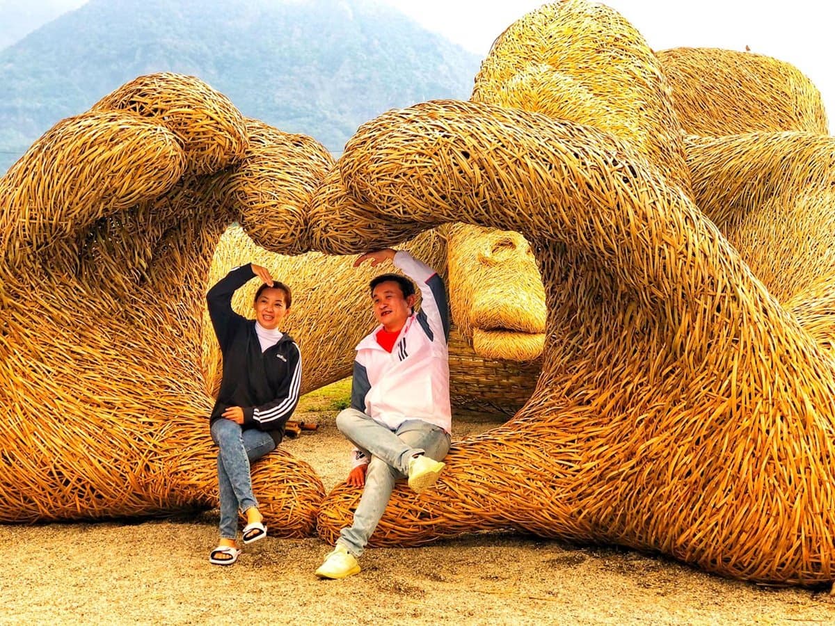 大型動物園來了!花蓮「富里稻草藝術節」正式登場,20組作品先拍龍貓車站、暴龍、企鵝 大型動物園來了!花蓮「富里稻草藝術節」正式登場,20組作品先拍龍貓車站、暴龍、企鵝