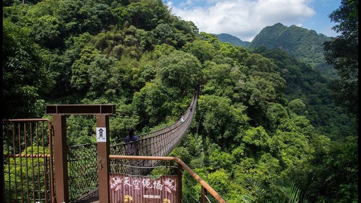 小烏來就這樣玩!透明天空步道賞溪谷美景,挑戰70公尺繩橋還能打卡絕美瀑布 小烏來就這樣玩!透明天空步道賞溪谷美景,挑戰70公尺繩橋還能打卡絕美瀑布