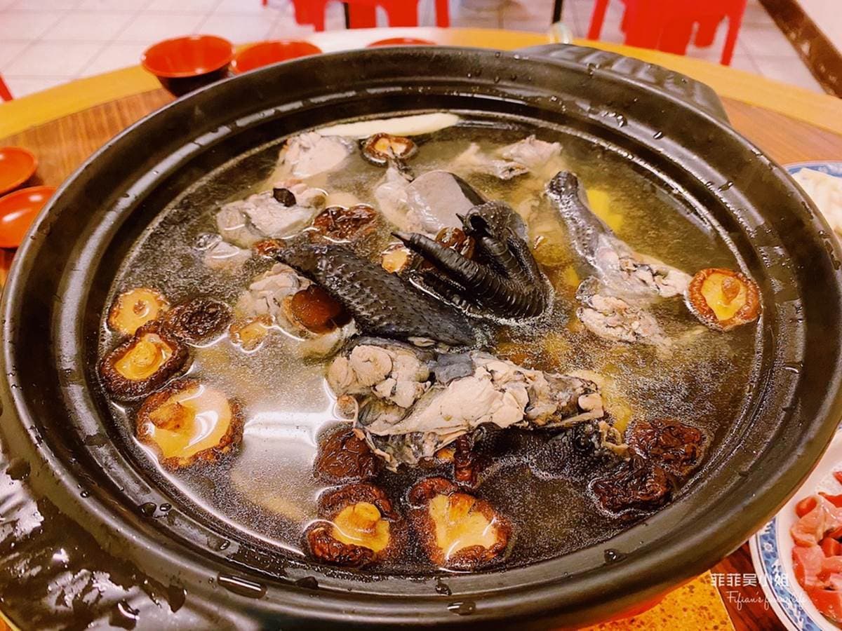 冬天才吃得到!宜蘭高CP值壯陽雞、香菇瓜仔雞必搭「三寶」,湯頭可無限續加 冬天才吃得到!宜蘭高CP值壯陽雞、香菇瓜仔雞必搭「三寶」,湯頭可無限續加