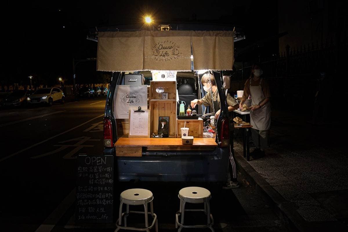 想吃碰運氣!台南幽靈餐車「綠皮煎餃」外酥內香,淋上特製青辣椒檸檬醬更唰嘴 想吃碰運氣!台南幽靈餐車「綠皮煎餃」外酥內香,淋上特製青辣椒檸檬醬更唰嘴