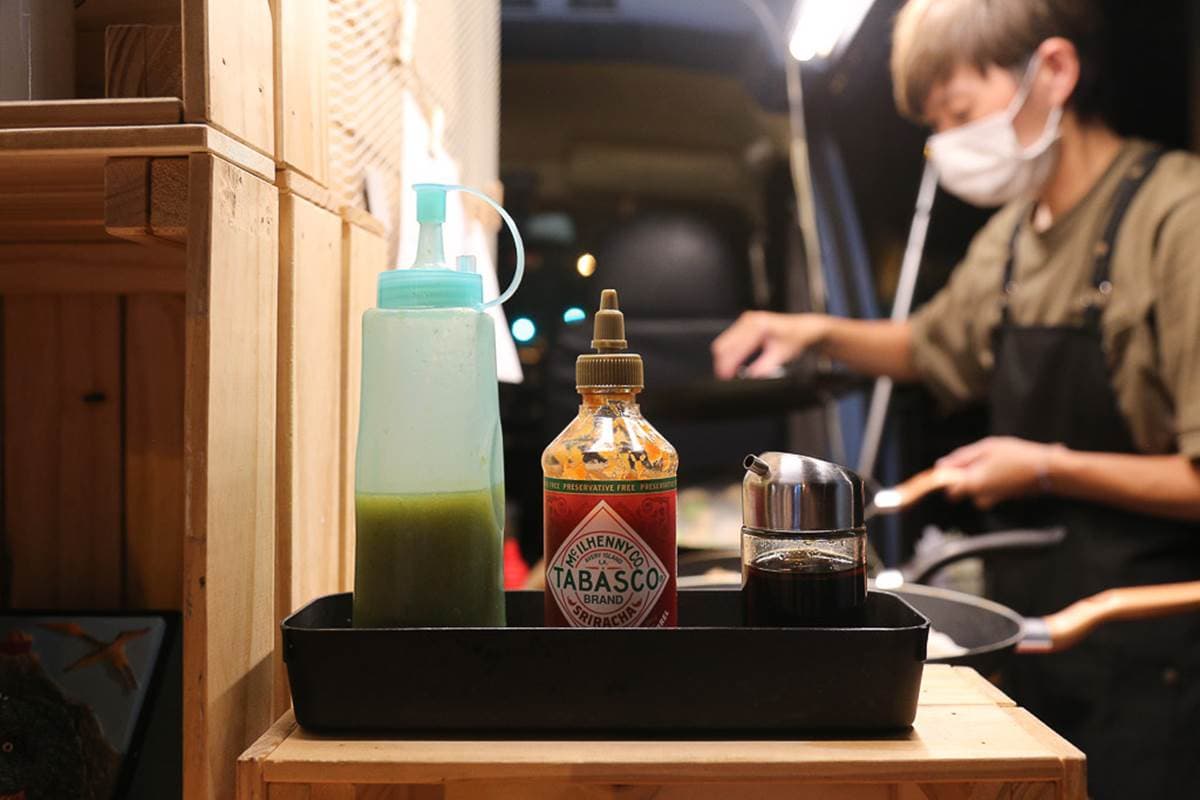 想吃碰運氣!台南幽靈餐車「綠皮煎餃」外酥內香,淋上特製青辣椒檸檬醬更唰嘴 想吃碰運氣!台南幽靈餐車「綠皮煎餃」外酥內香,淋上特製青辣椒檸檬醬更唰嘴