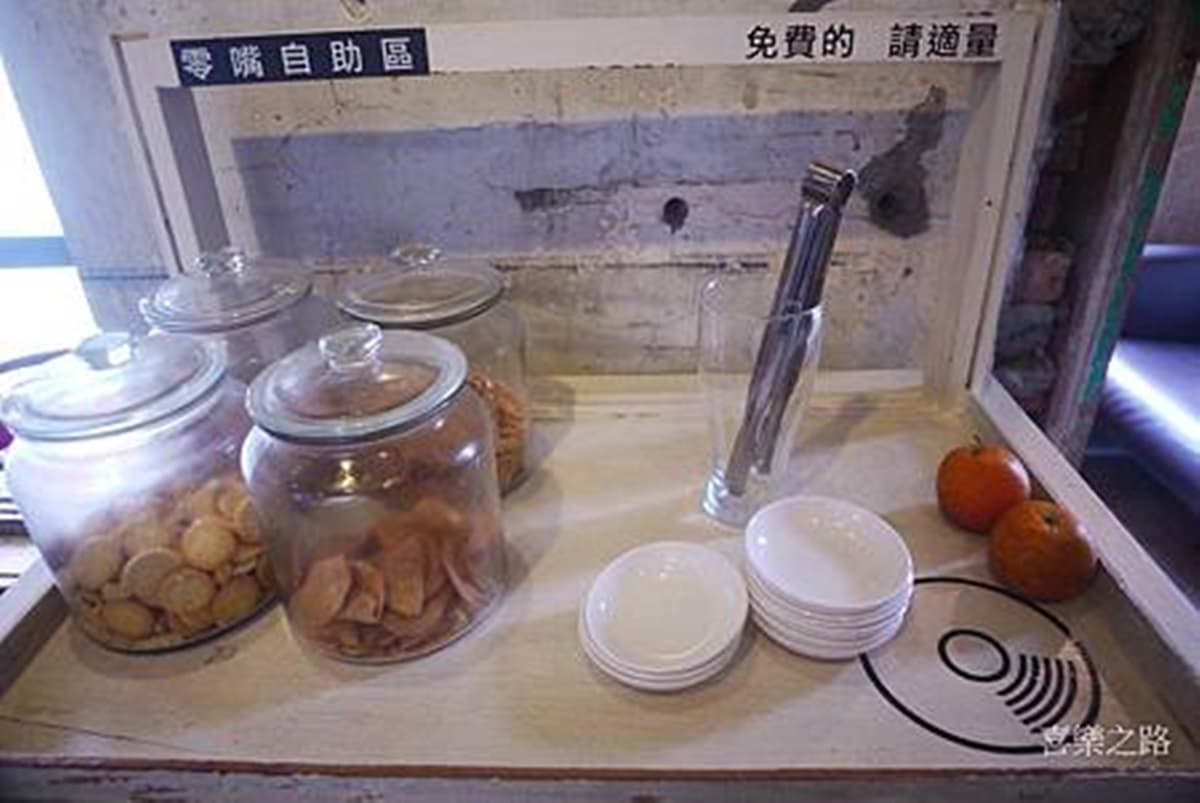 古早味零嘴免費吃!新竹老宅餐廳磚牆、鐵花窗超好拍,唐揚雞有隱藏版吃法 古早味零嘴免費吃!新竹老宅餐廳磚牆、鐵花窗超好拍,唐揚雞有隱藏版吃法