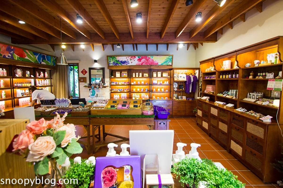 台中網美聖地!「薰衣草森林」12處打卡點:夢幻旋轉木馬、天空鞦韆、許願樹 台中網美聖地!「薰衣草森林」12處打卡點:夢幻旋轉木馬、天空鞦韆、許願樹